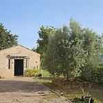 לינה וארוחת בוקר Bio At Us 3*
